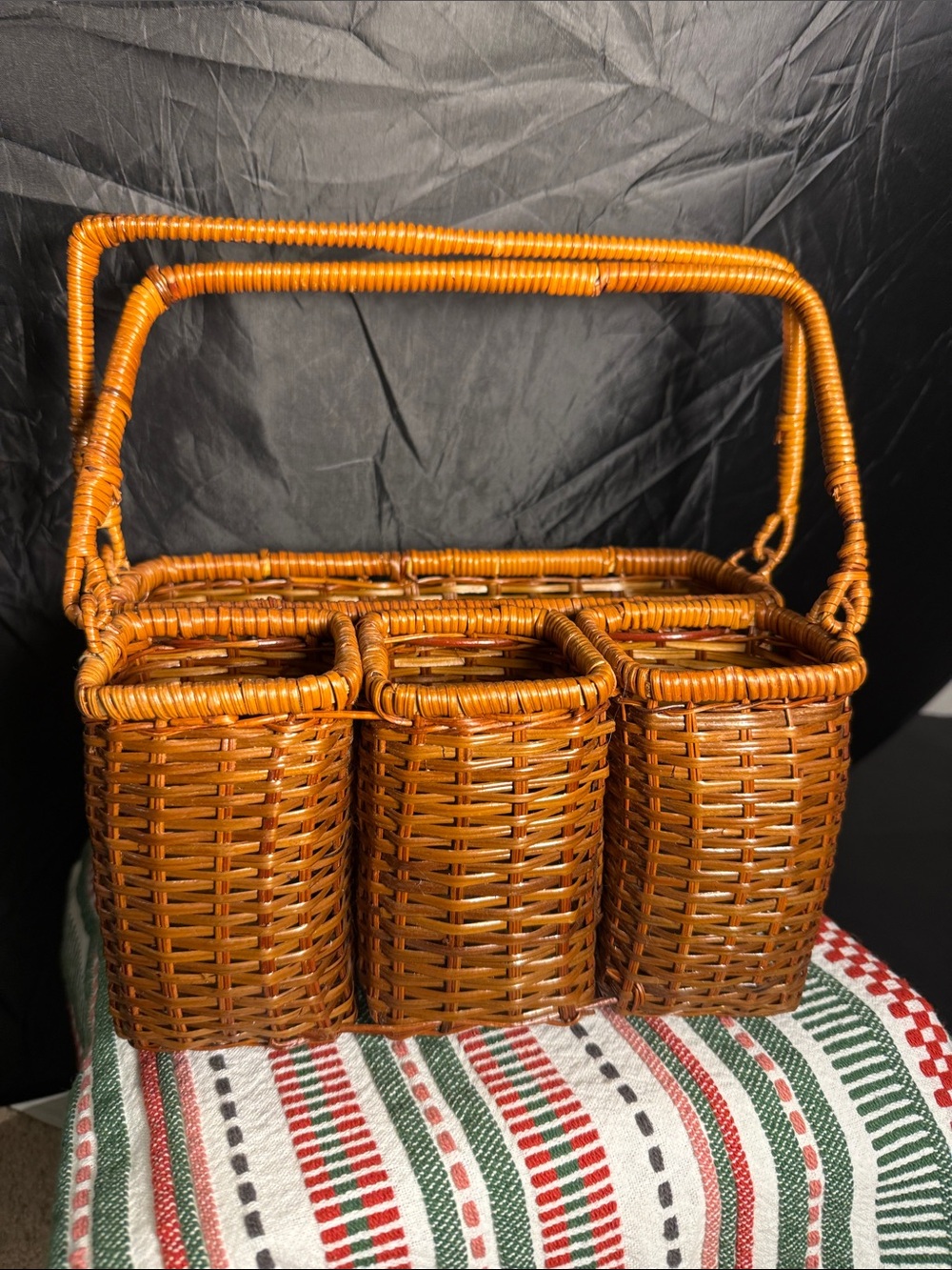 Woven Basket with storage spaces country core